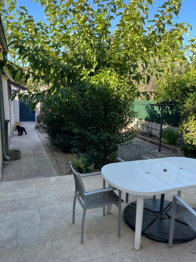 Petite Maison Pres Du Centre LʼIsle-sur-la-Sorgue Eksteriør bilde
